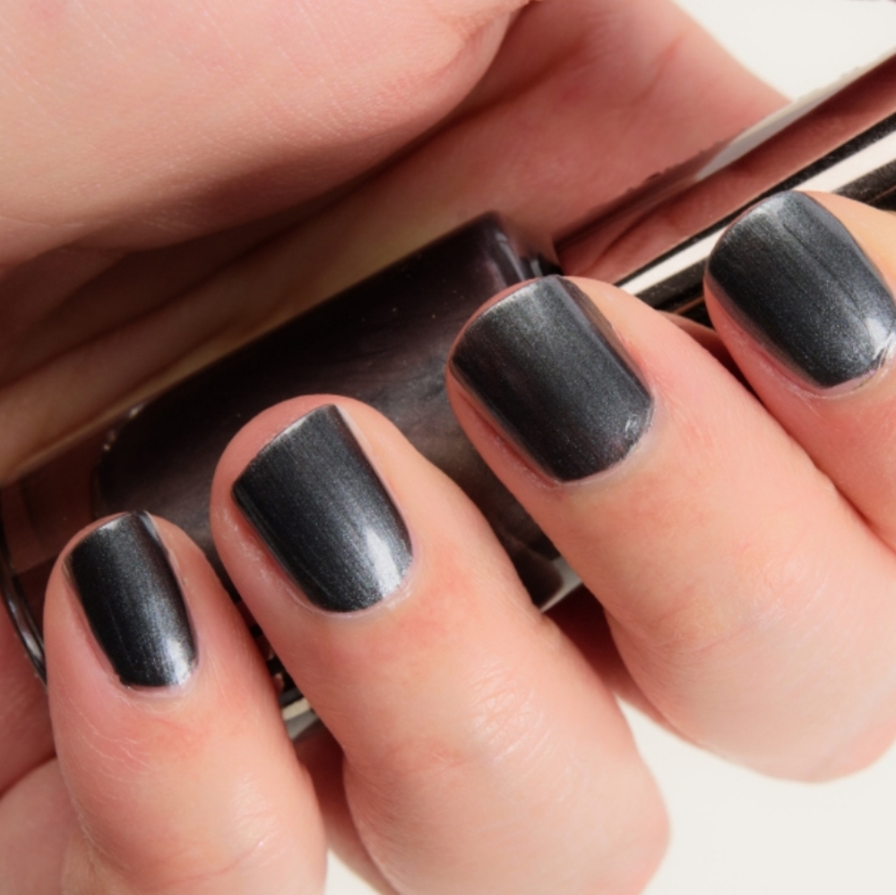πππ§ββοΈUZI Urban Decay DISCONTINUED Nail Color NWOBOX - Picture 2 of 5